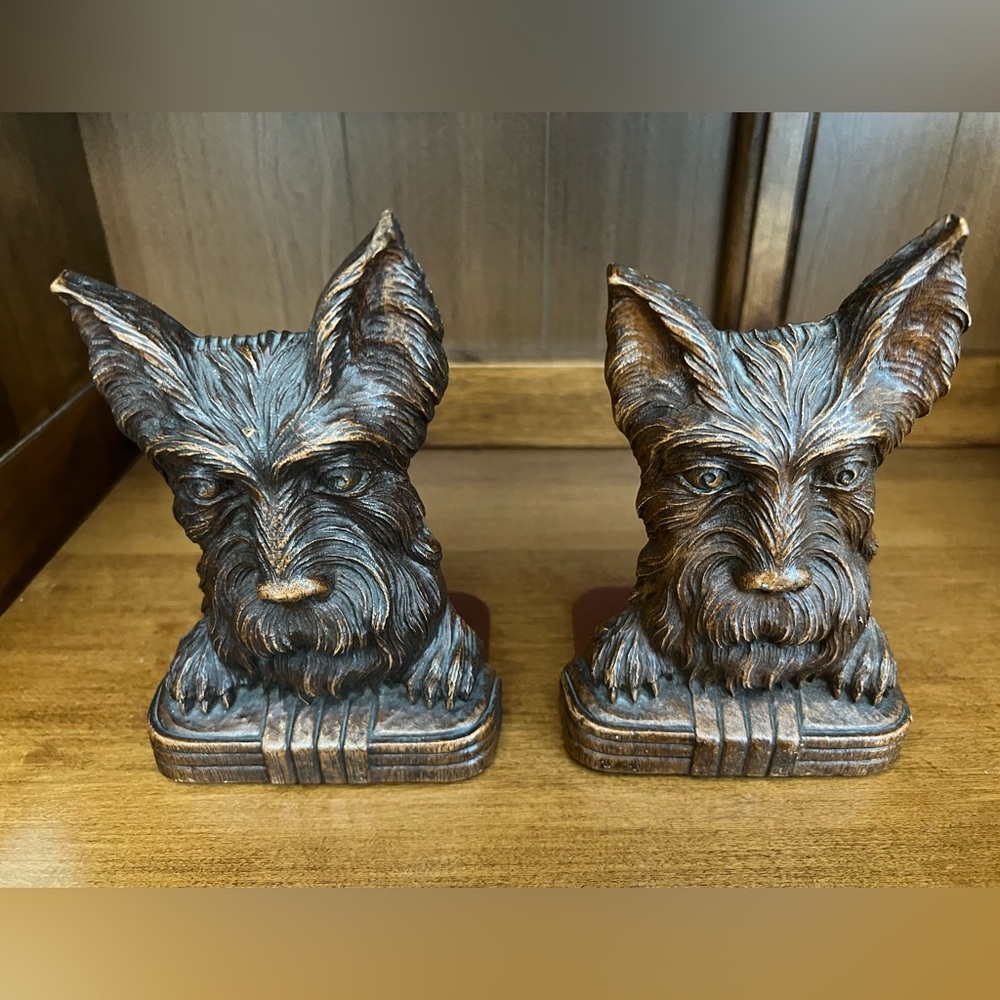 Vintage OrnaWood Scotty dog book ends.
U.S.A.